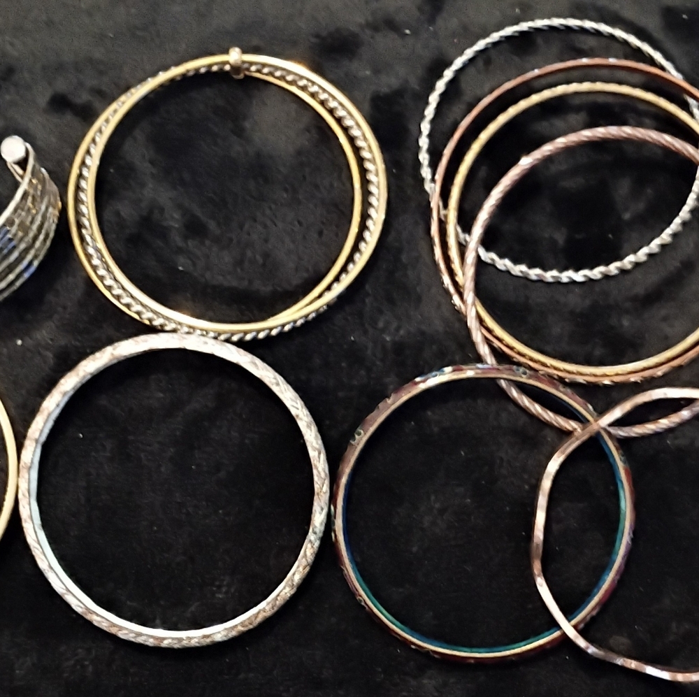 Elegant Mixed Metal Bangle Set